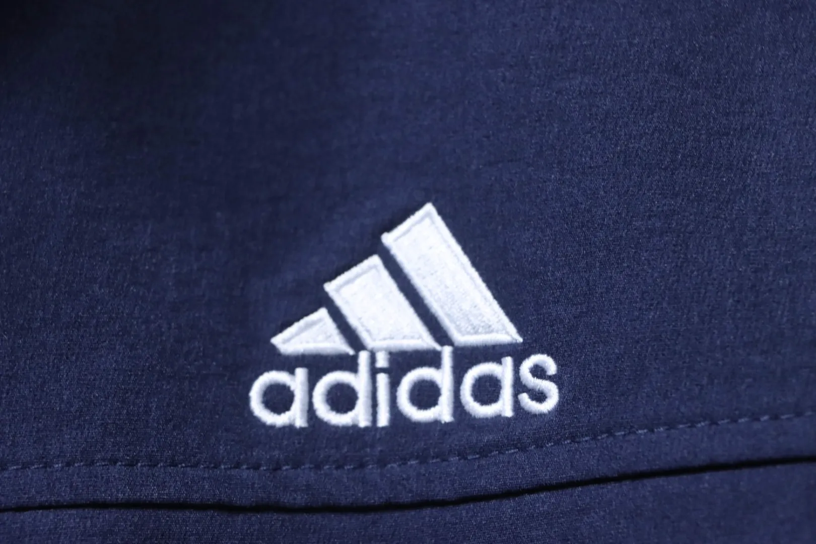 Logo Adidas