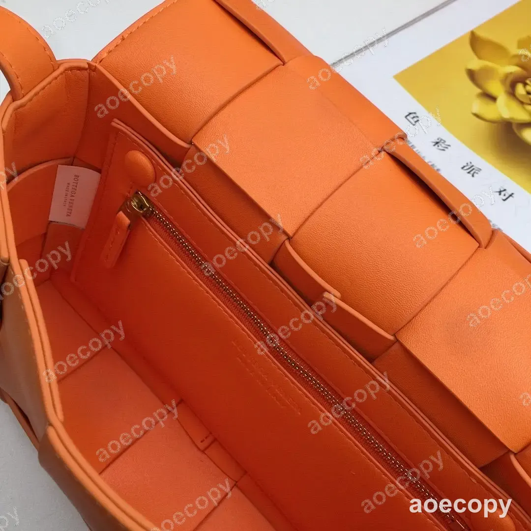 大人気★ バーバリー カセット バッグ N級品 CPG601280 No.0009