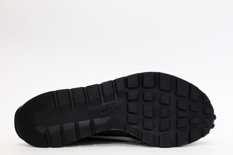VAPORWAFFLE SACAI BLACK WHITE