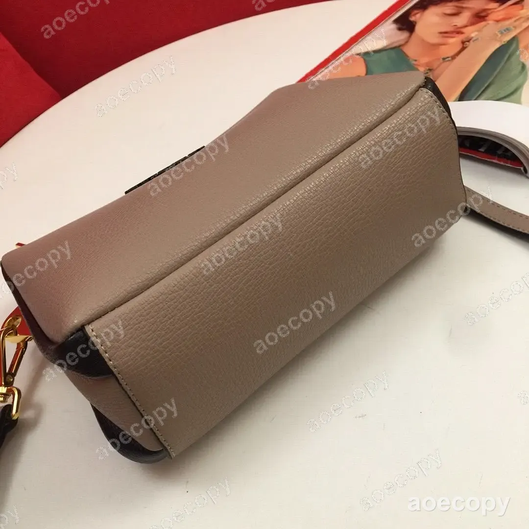 大人気★ プラダ バッグ N級品 21-15 No.0554