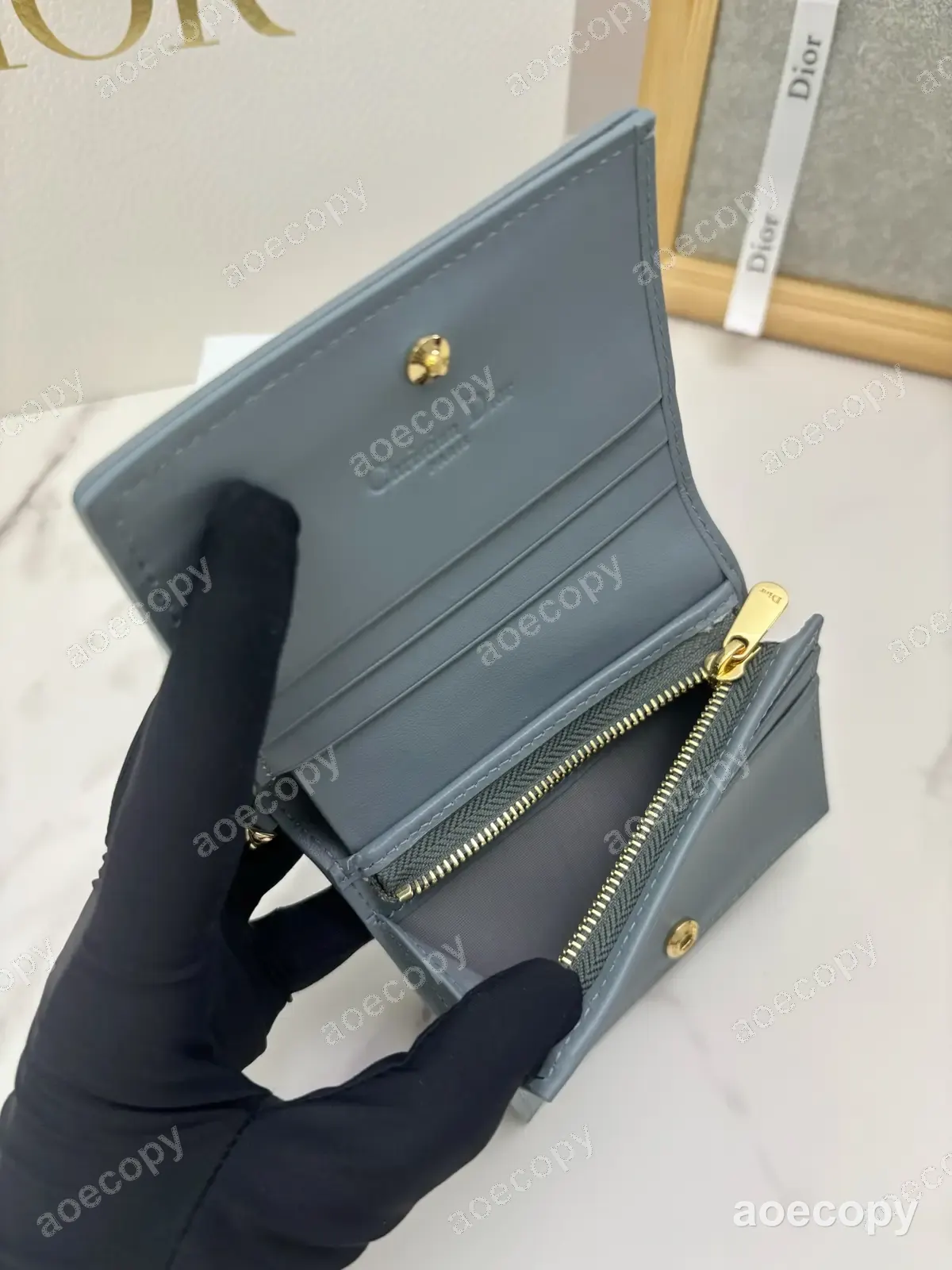 新作 ディオール レザー グレー コンパクトウォレット スーパーコピー No.0091