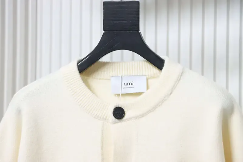 Neckline