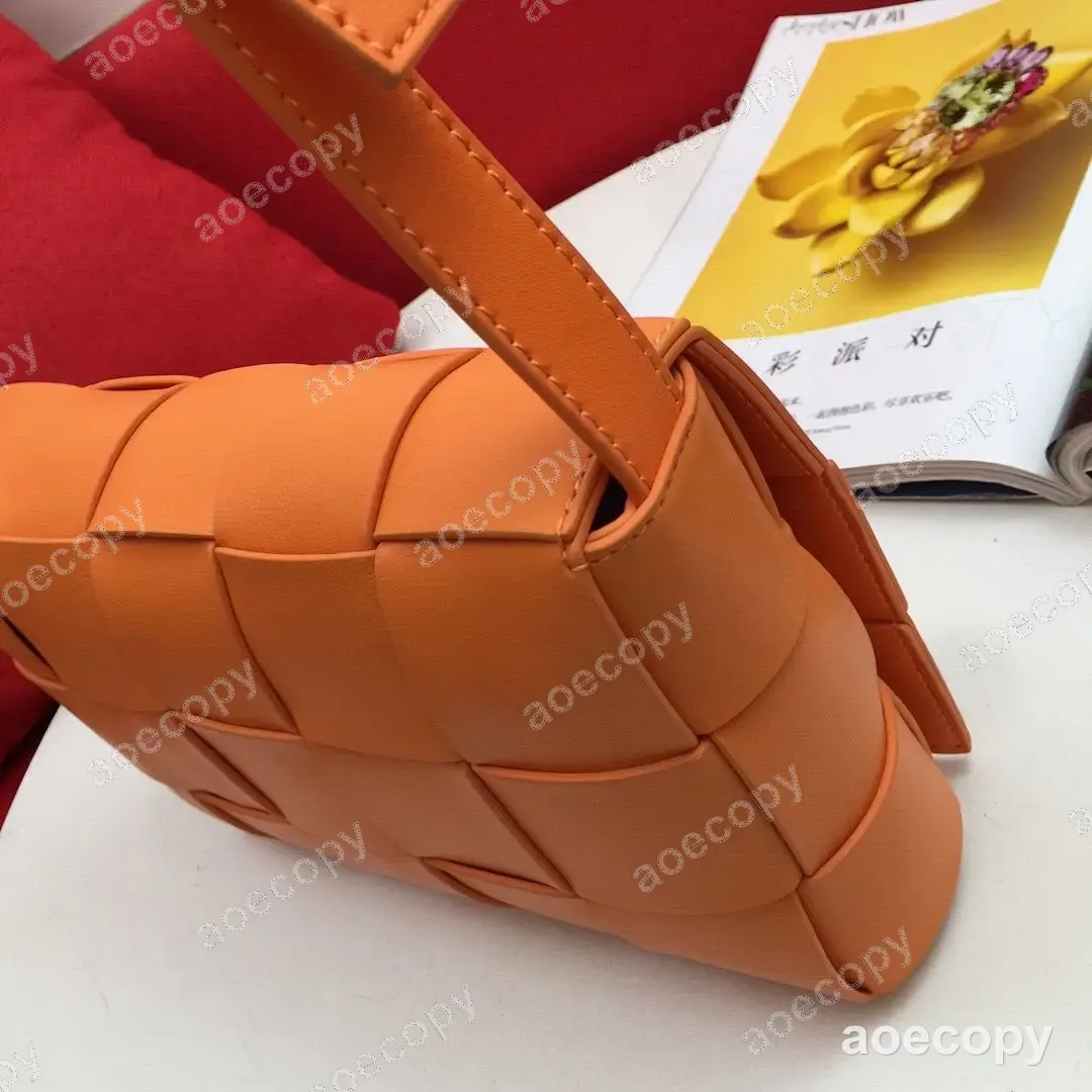 大人気★ バーバリー カセット バッグ N級品 CPG601280 No.0009