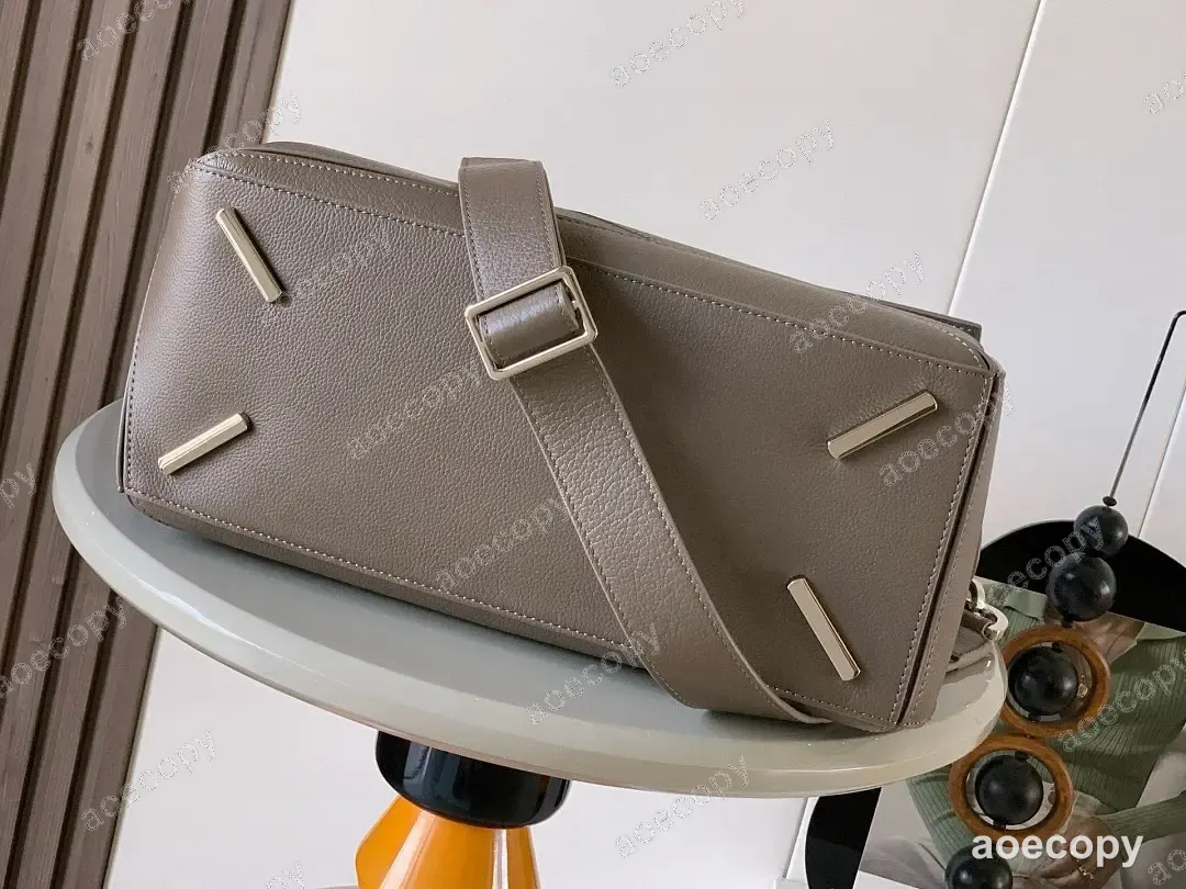 大人気★ ロエベ バッグ N級品 No.0385