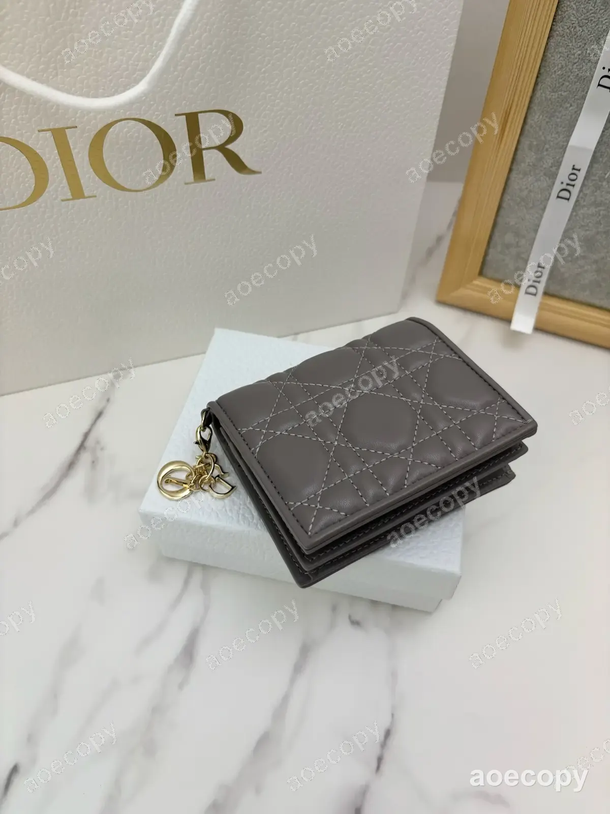 激安 ディオール レザー グレー コンパクトウォレット コピー No.0083