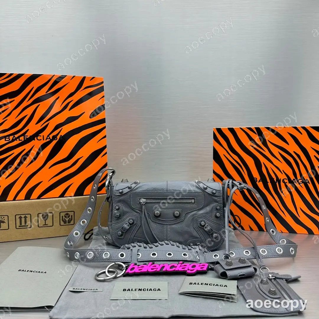 可愛い バレンシアガ クロスボディバッグ N級品 No.0196