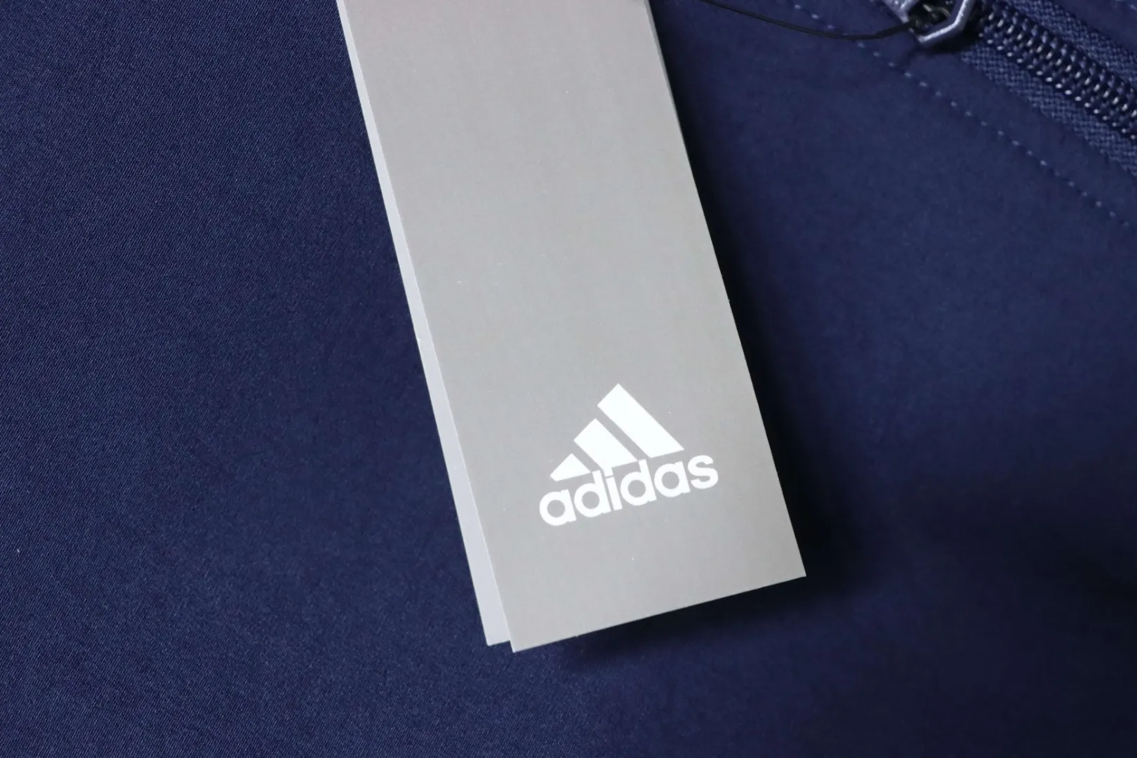 Tag Adidas