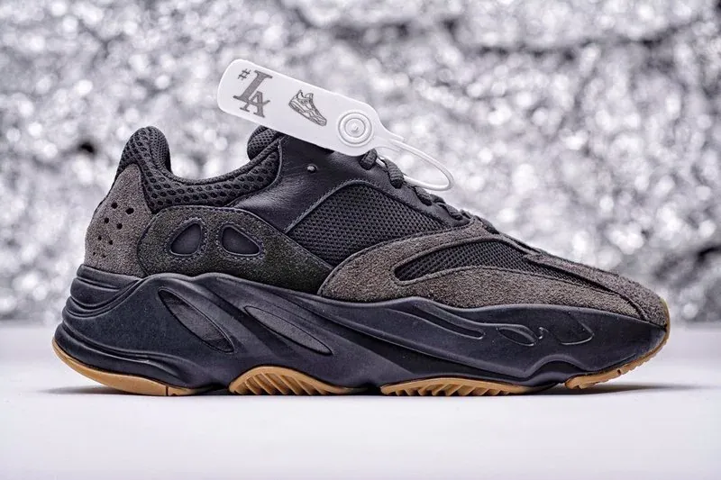 Yeezy Boost 700 Utility Black (2019/2023) Replica
