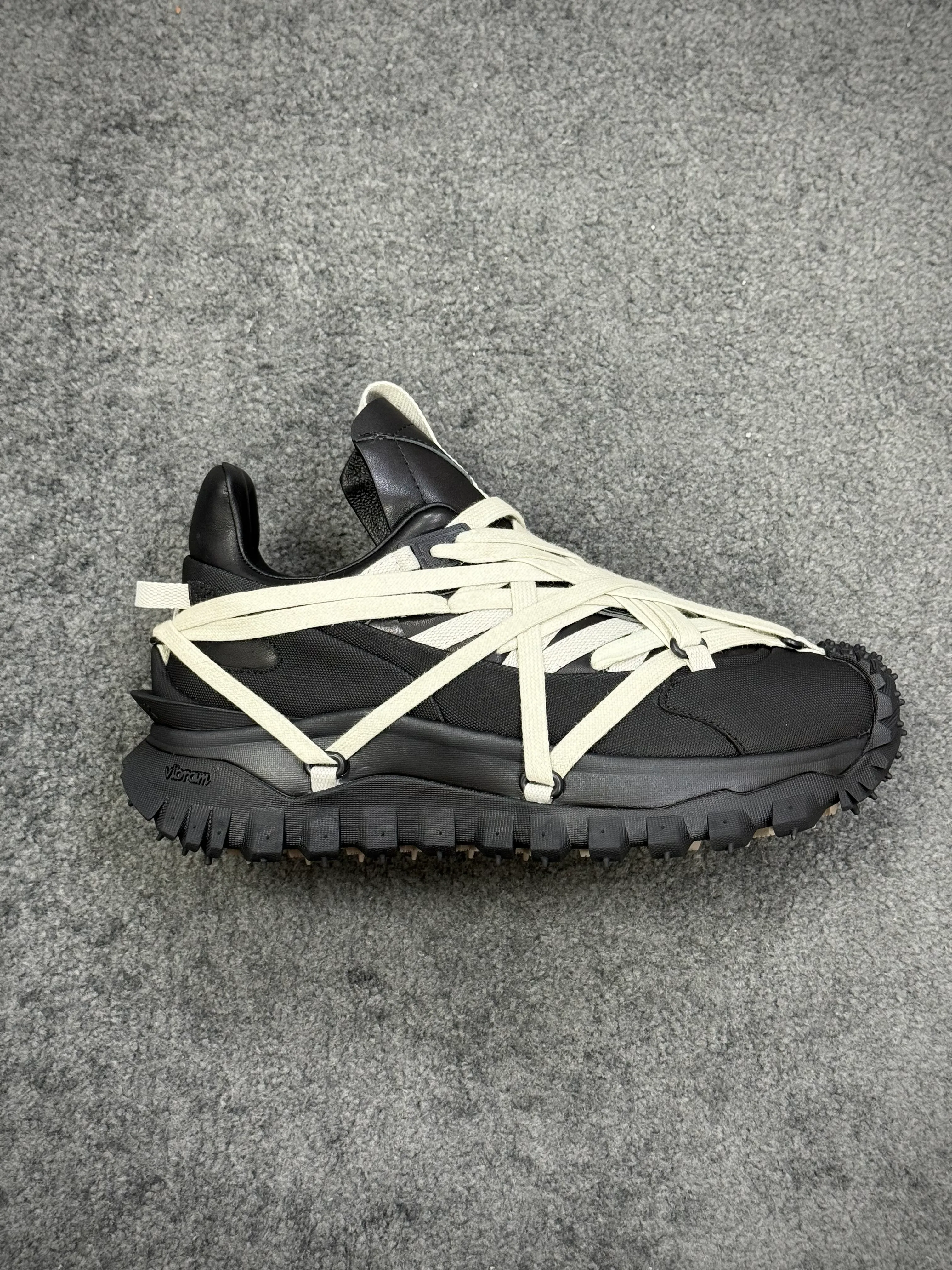 Mcler + R 0wens Trailgrip Megalace Black Sneakers Right Side View