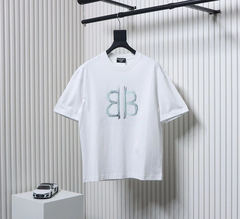 Hand-Painted Letter Print T-Shirt