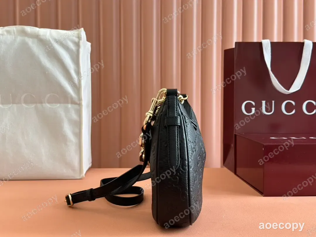 大人気★ グッチ エンブレム ショルダーバッグ コピー 815409 No.0025