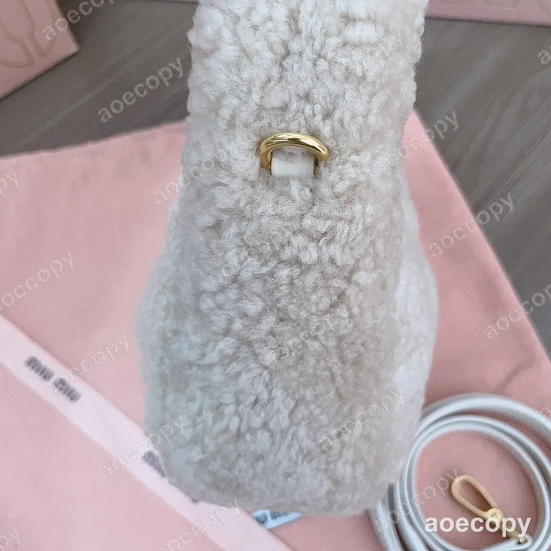 大人気★ ミュウミュウ バッグ N級品 No.0203