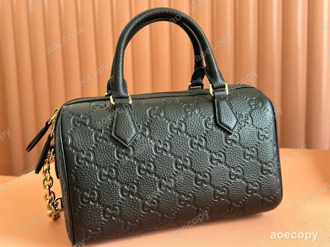 激安 グッチ エンブレム ショルダーバッグ コピー 815255 No.0027