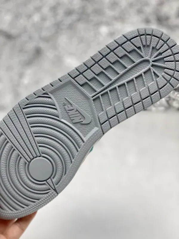 JORDAN 1 RETRO HIGH OG “TURBO GREEN” REPLICA