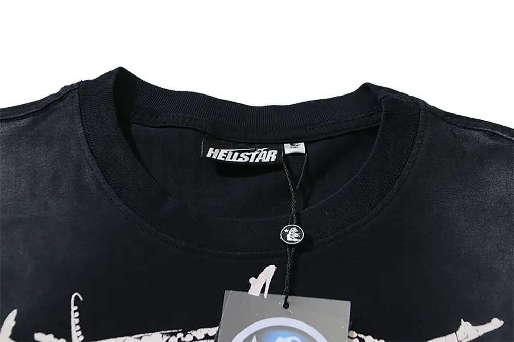 Simple and elegant wash tag with a premium texture.