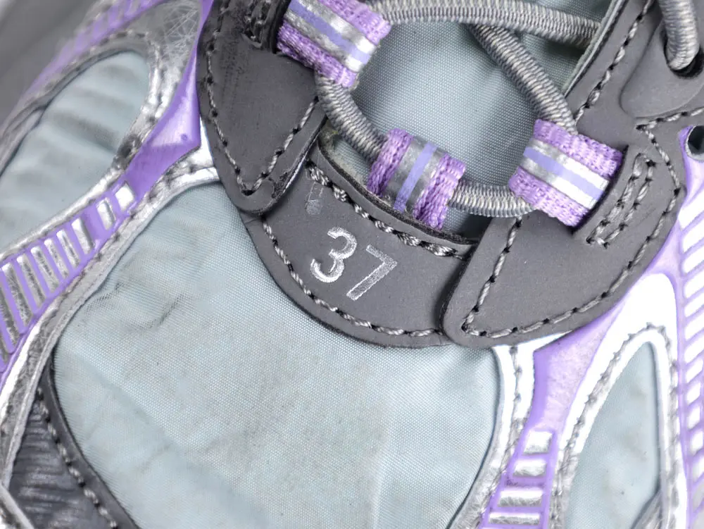 Size chart on the front of the shoe.