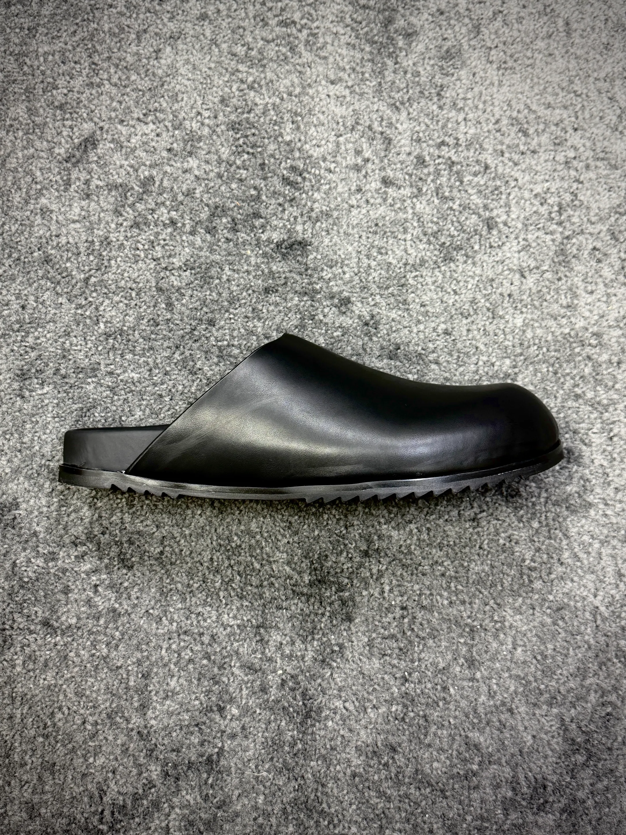 R 0wens Black Leather Granola Mules Right Side Detail
