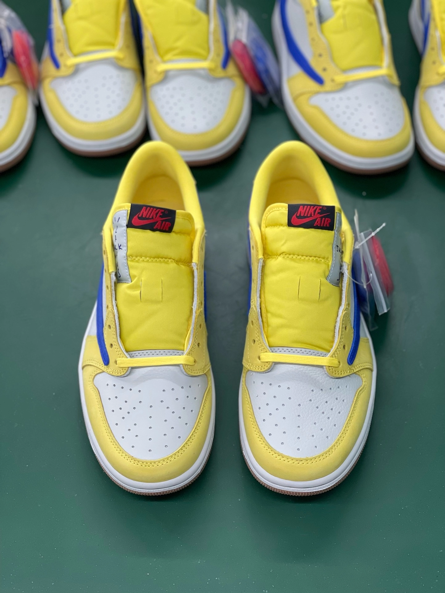 Travis Scott Air Jordan 1 Canary Low [Sale Version]
