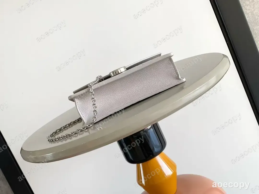 可愛い新作 ルイ・ヴィトン チェーン ウォレット 偽物 M13570 No.0088