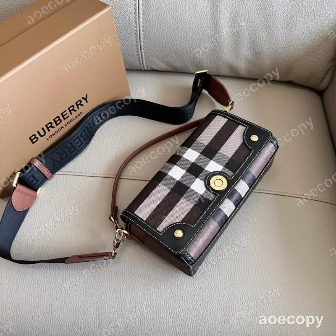 大人気★ バーバリー バッグ N級品 0032203F No.0405
