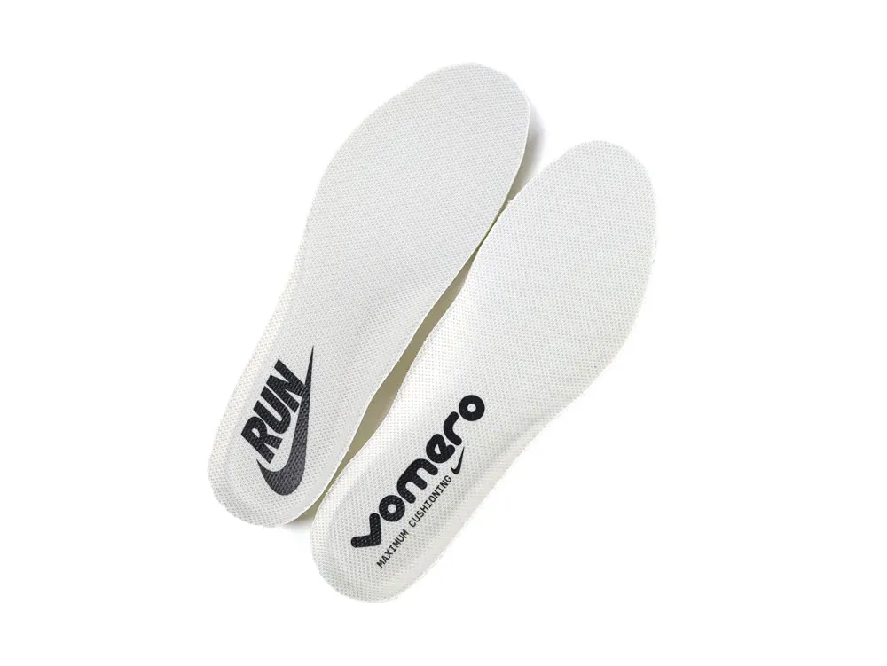 White foam insoles with black text, featuring "Run" and "Vomero" branding.