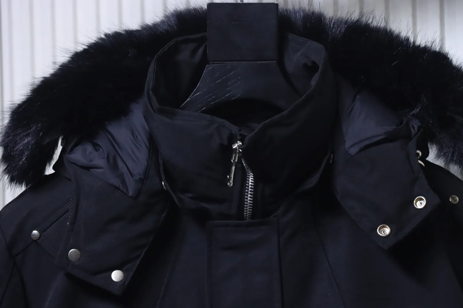 Neckline