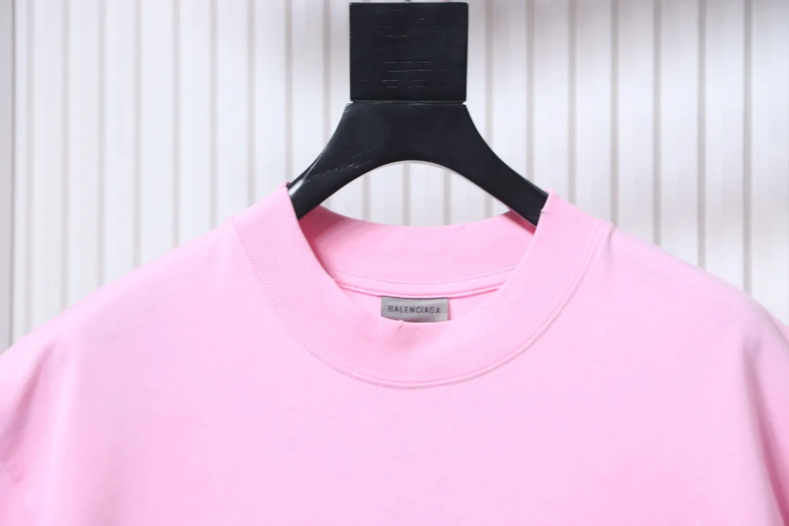 Neckline