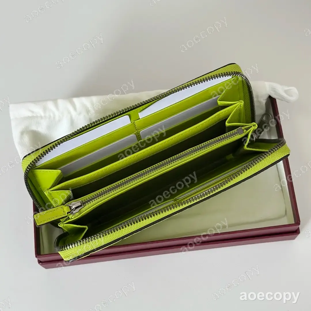 大人気★ グッチ ウォレット N級品 177851 No.0143